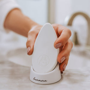 A hand holding the massager that helps with breast feeding and mastitis